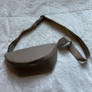 DKNY | Astrid Sling Belt Bag